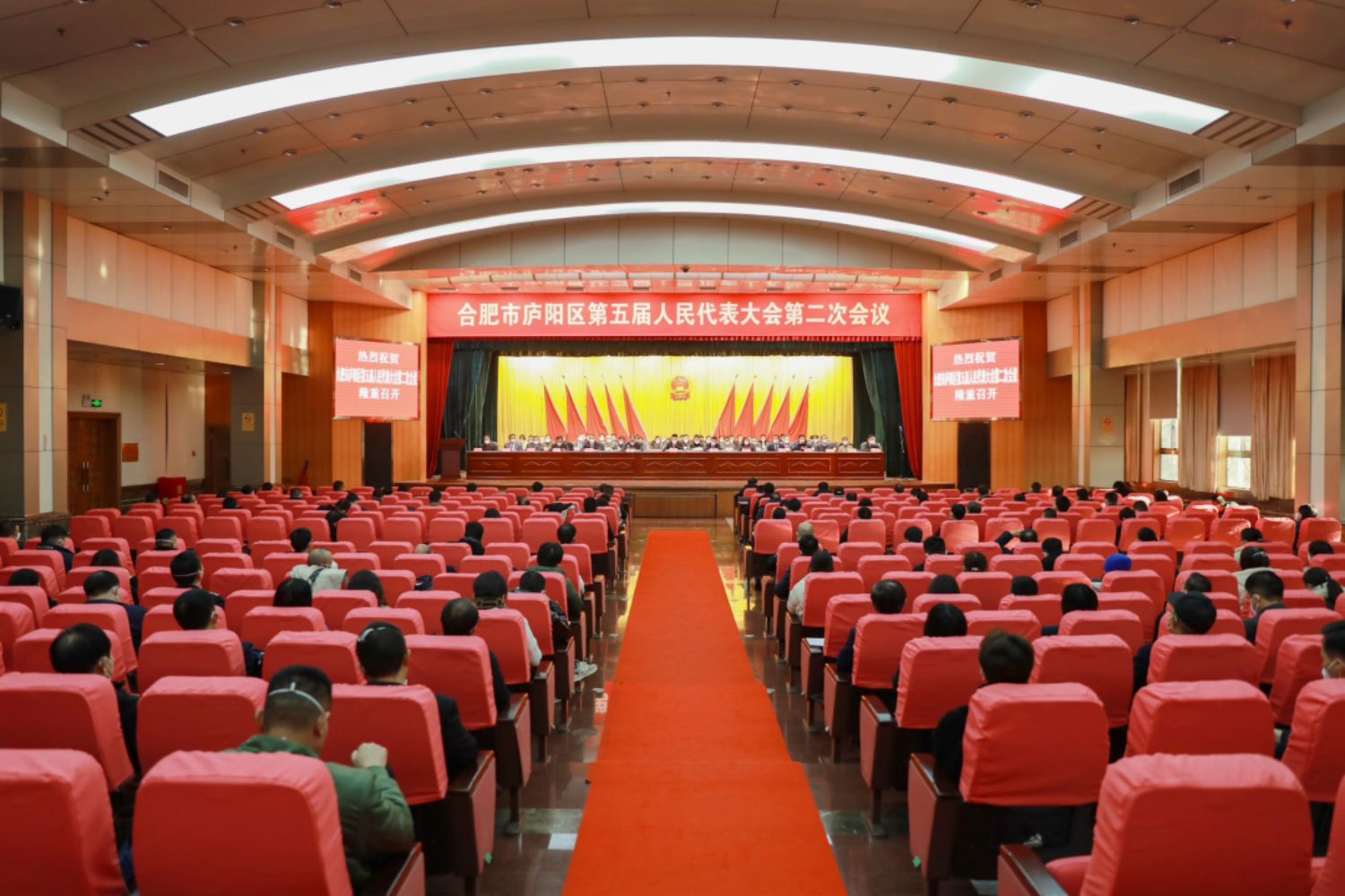 积极参政议政 践行社会责任