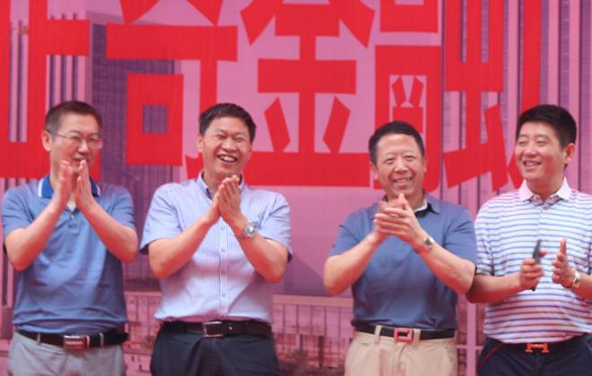董事长常前仓出席正奇金融广场项目封顶仪式