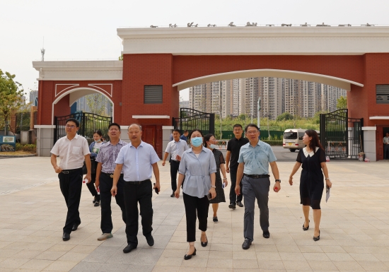 庐阳区委副书记、区长赵庆一到南门小学森林城校区南区调研