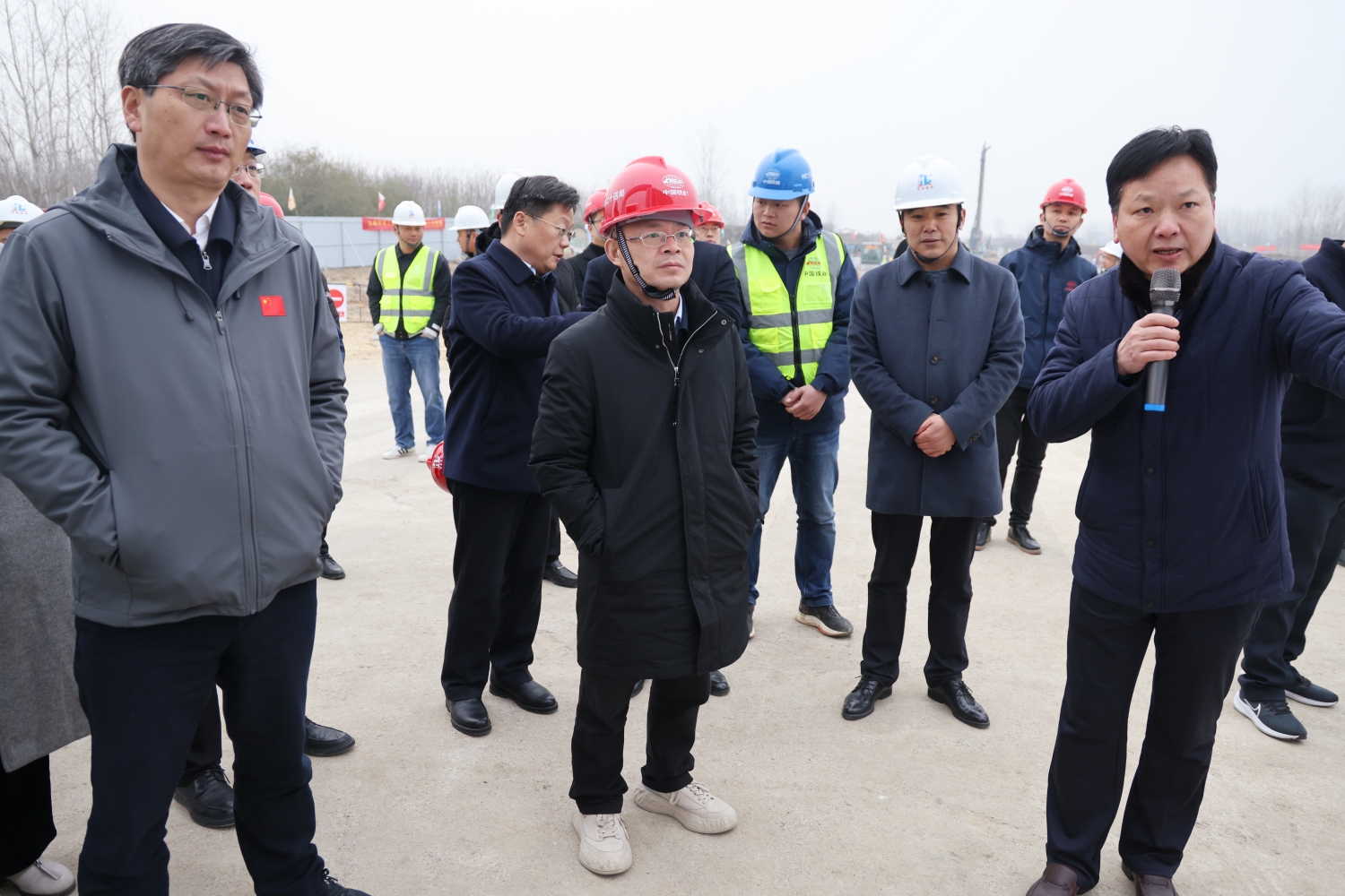 省统计局党组书记徐雄飞到合肥新桥机场S1线寿县段项目调研