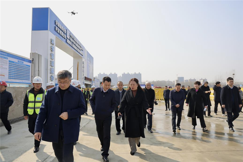 定远县县委副书记、县长潘金钟带队考察集团承建的合肥新桥机场S1线寿县段等项目 