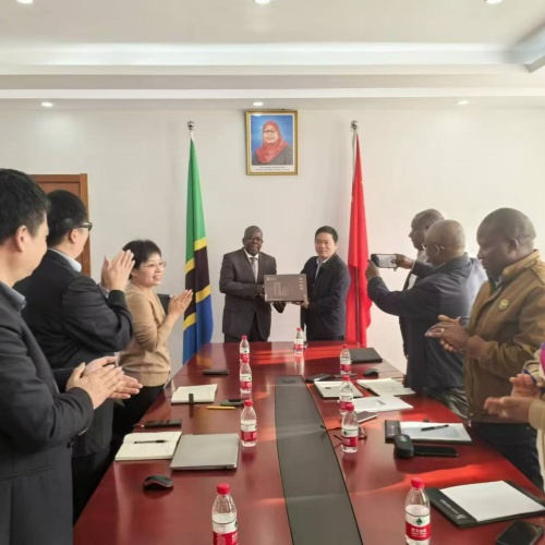 中安华力代表赴京拜访坦桑尼亚联合共和国驻华特命全权大使